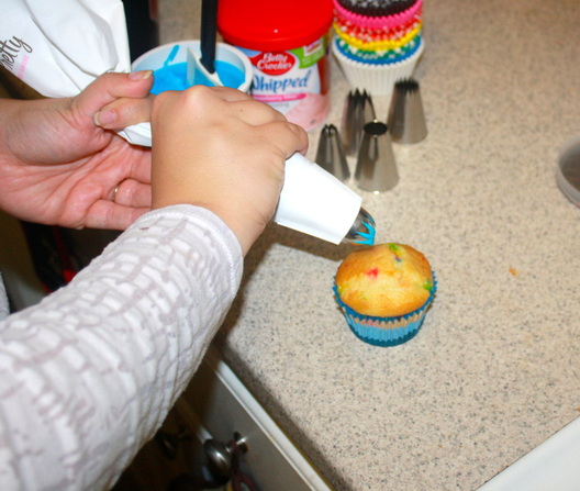 Icing a cupcake